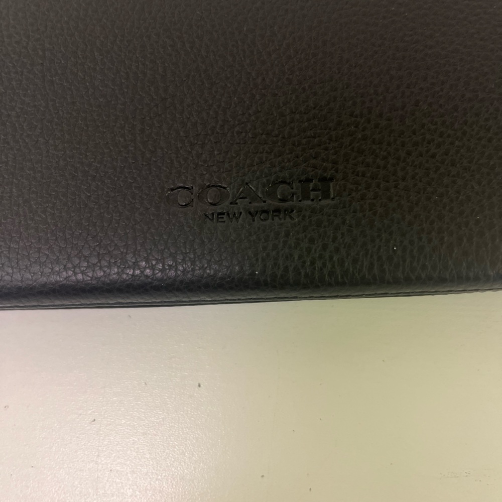 New Authentic Coach L Zip Black Pebbled Leather Portfolio - Picture 2 of 3